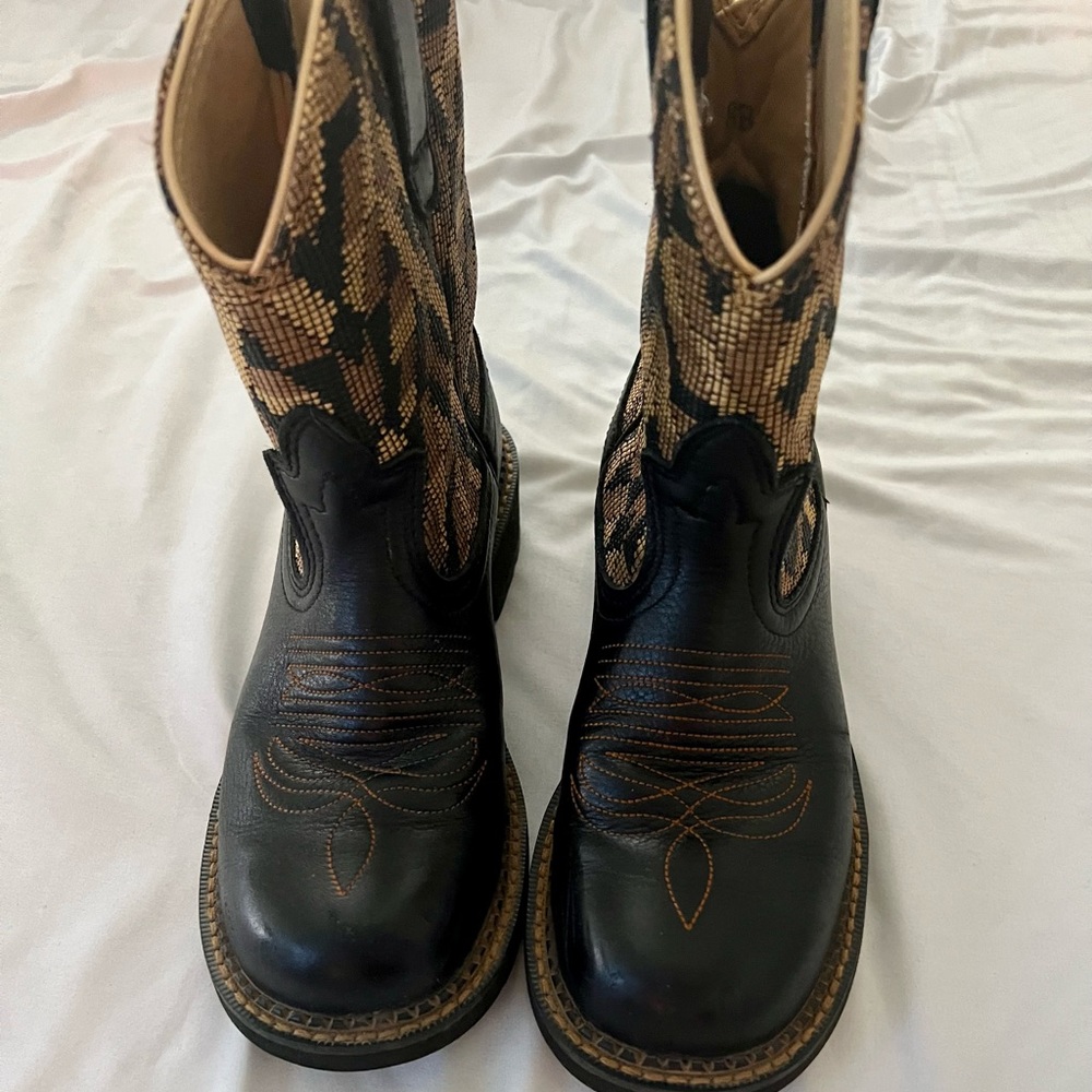 Hardly worn Ariat boots